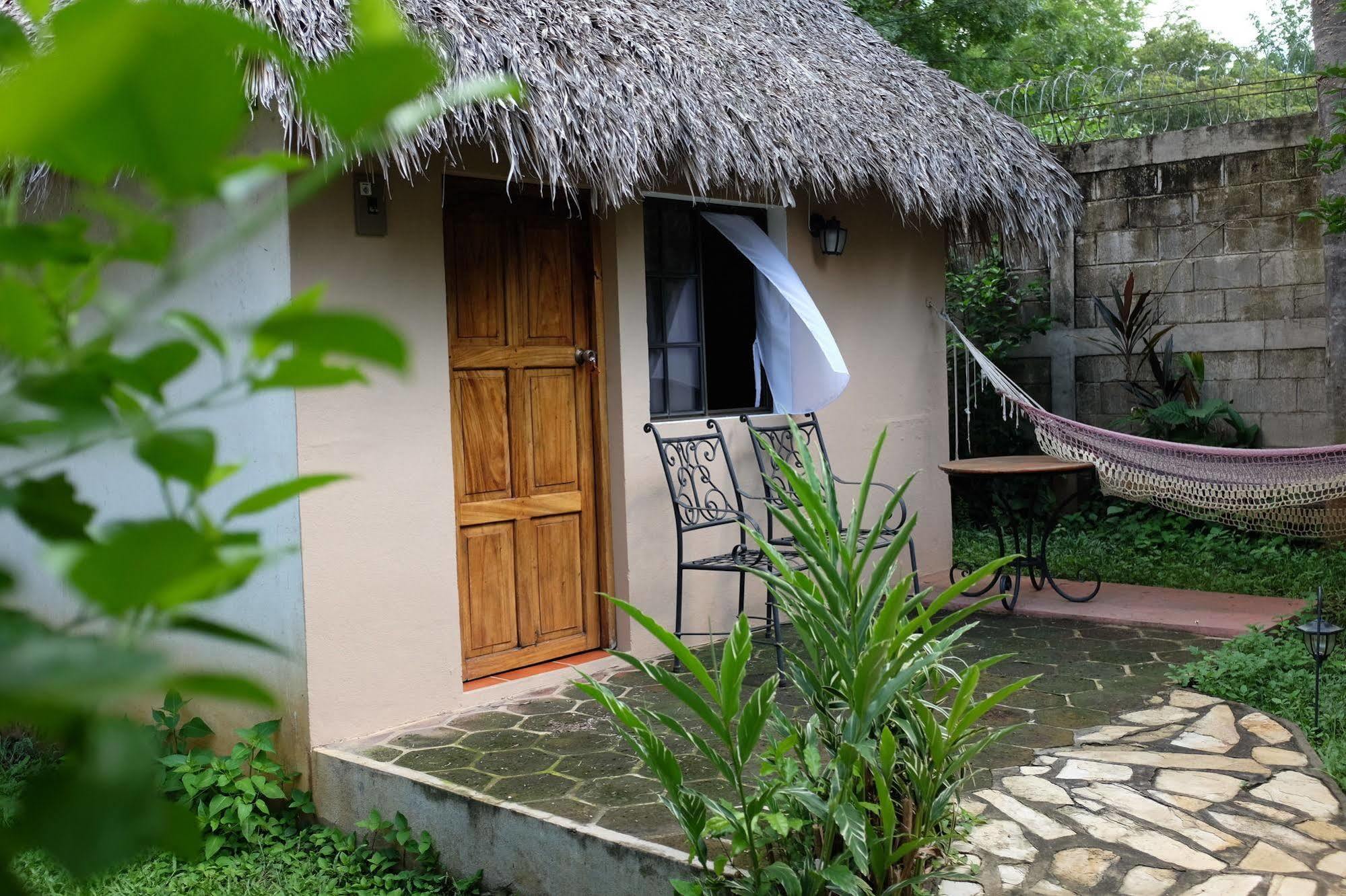 Hotel Mariposa León Екстериор снимка