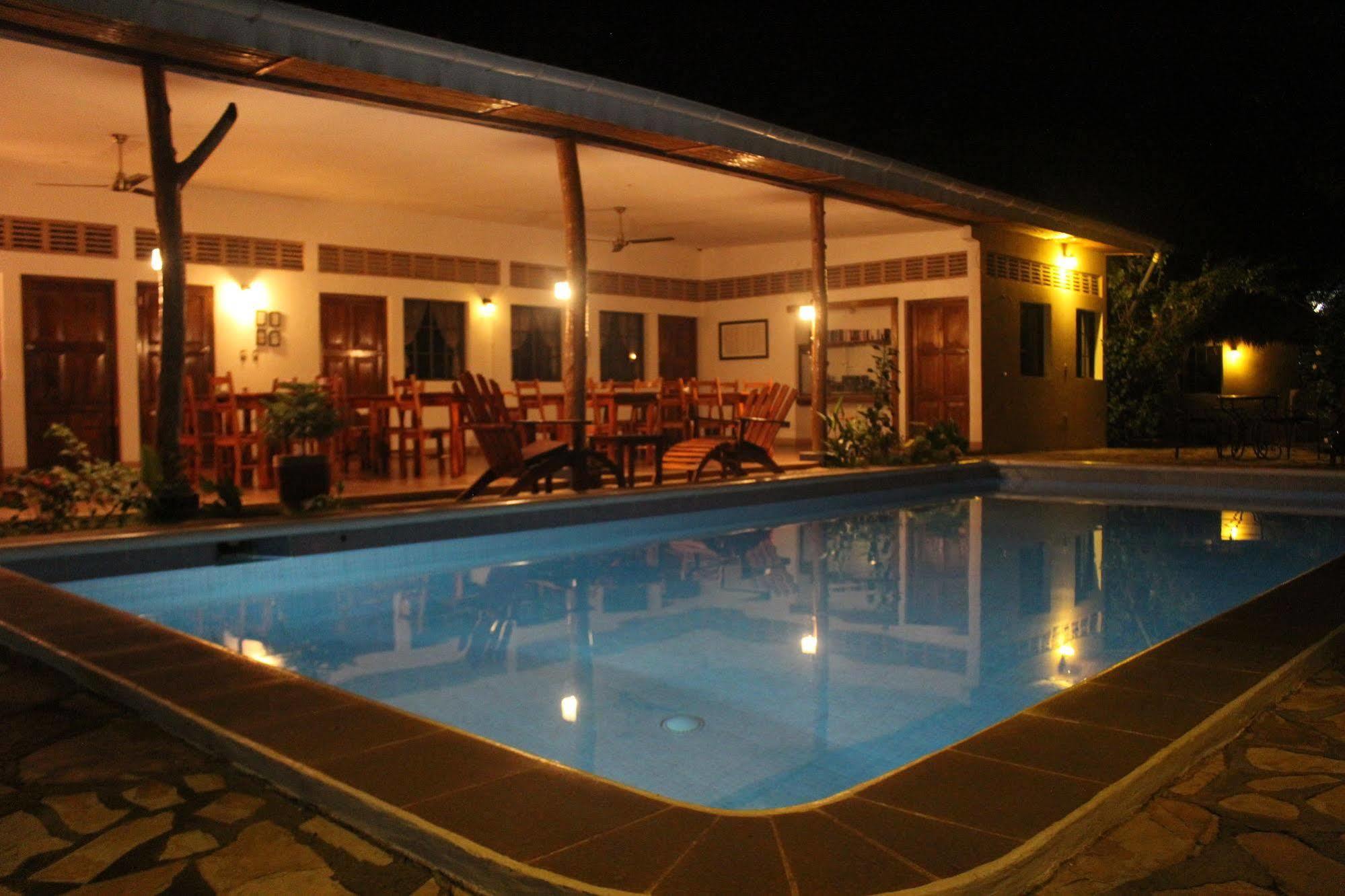 Hotel Mariposa León Екстериор снимка